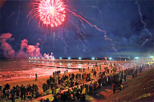 Silvester in Kühlungsborn, Feuerwerk über der Seebrücke